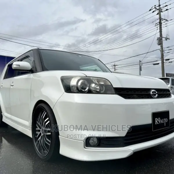 Toyota Corolla Rumion 2012 Pearl