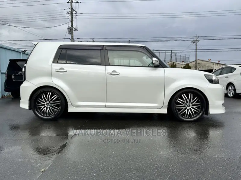 Toyota Corolla Rumion 2012 Pearl