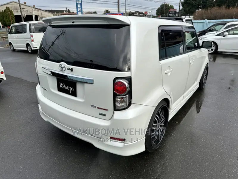 Toyota Corolla Rumion 2012 Pearl