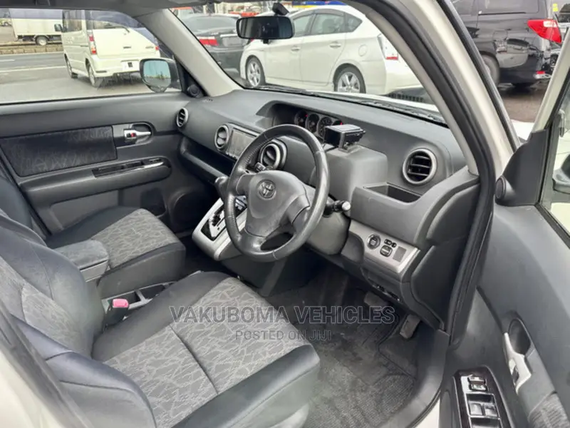 Toyota Corolla Rumion 2012 Pearl