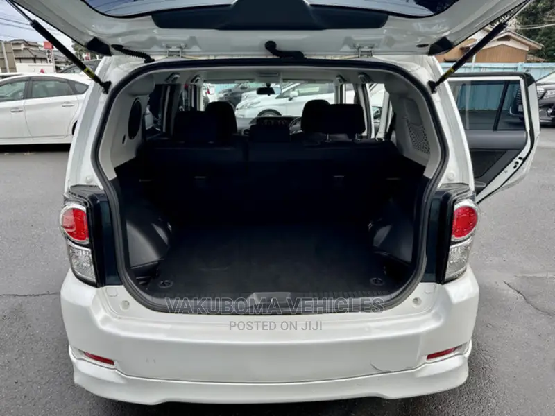 Toyota Corolla Rumion 2012 Pearl