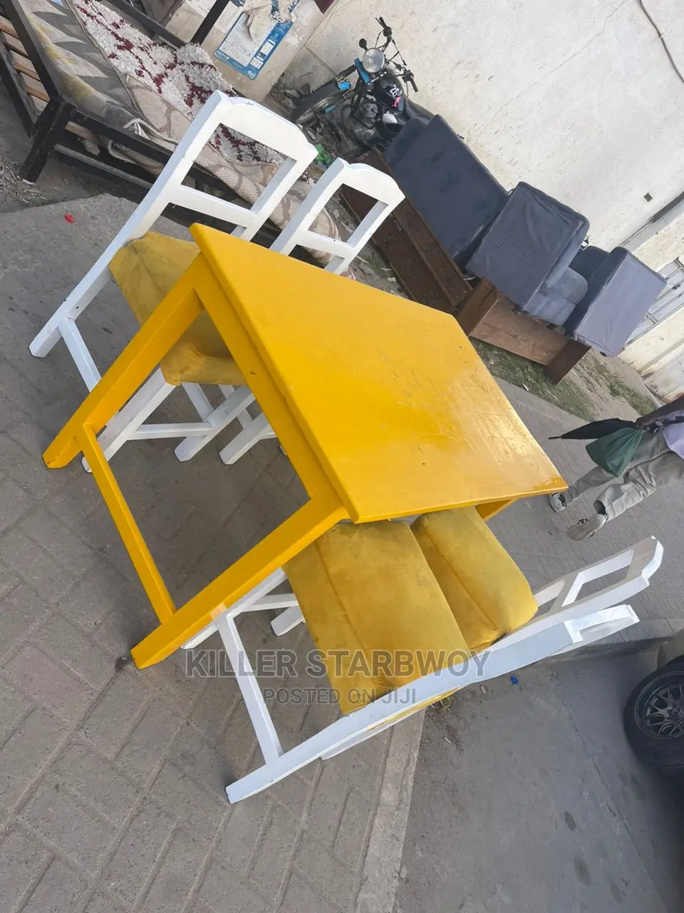 Simple Dinning Table
