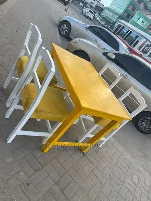 Simple Dinning Table
