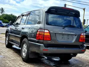 Toyota Land Cruiser 2002 Green