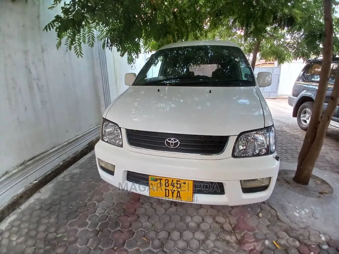 Toyota Noah 2005 White