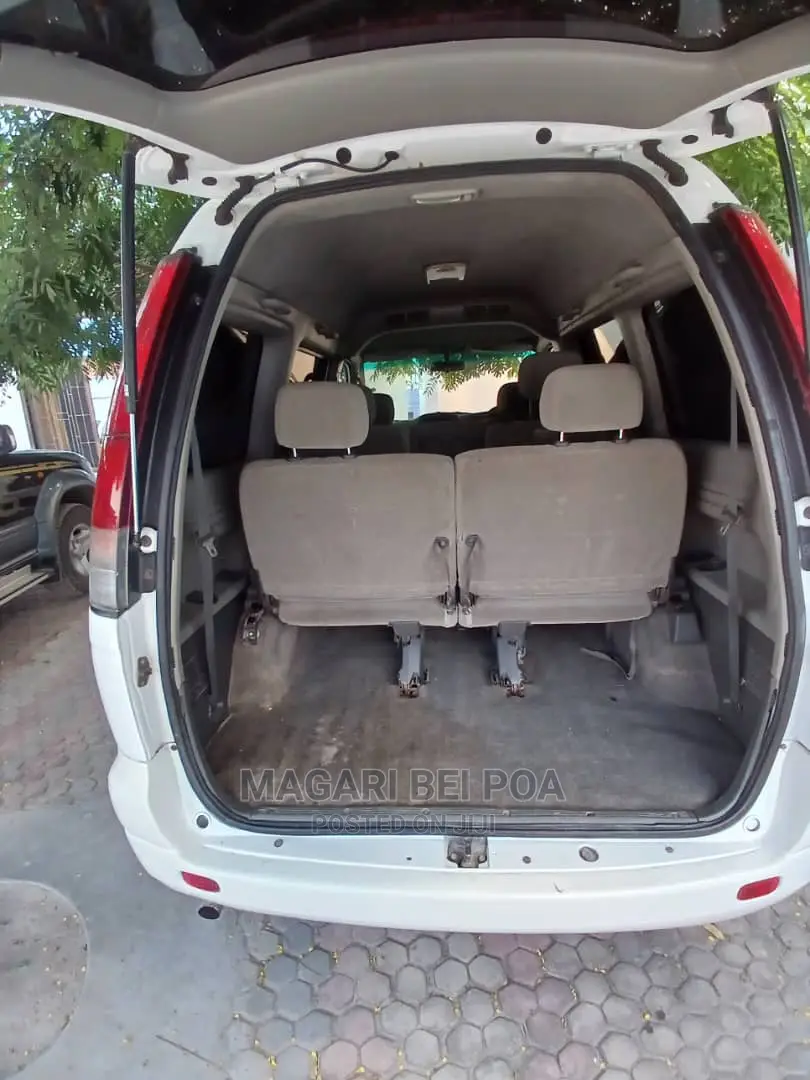 Toyota Noah 2005 White