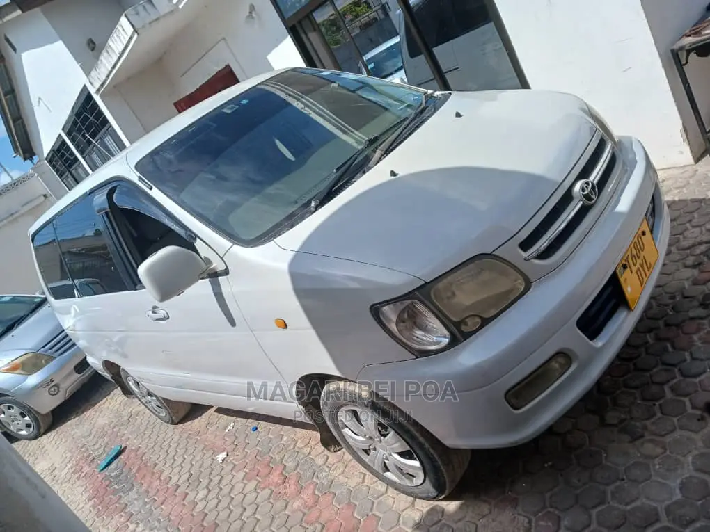 Toyota Noah 2005 White