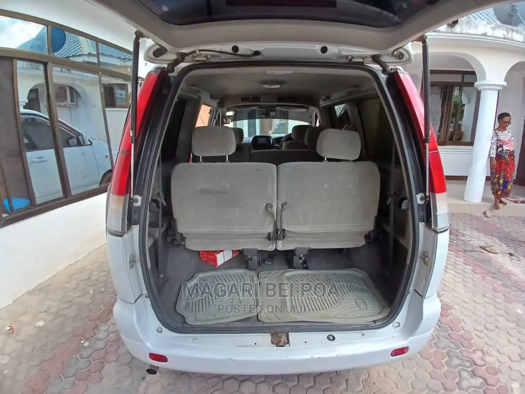 Toyota Noah 2005 White