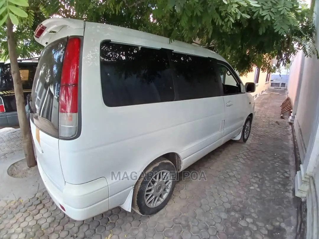 Toyota Noah 2005 White
