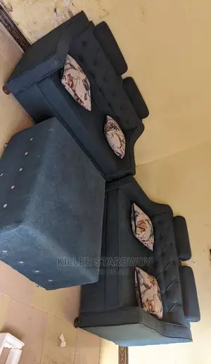 Sofa Zote Na Coffe Table Yake