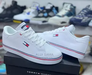 Tommy Sneakers