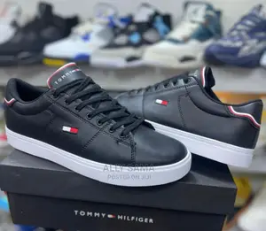 Tommy Sneakers