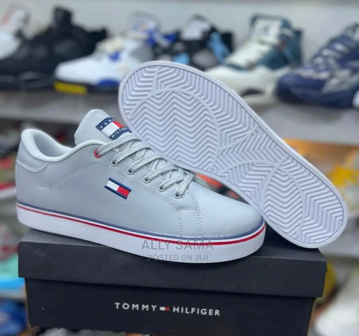 Tommy Sneakers