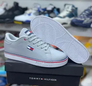 Tommy Sneakers
