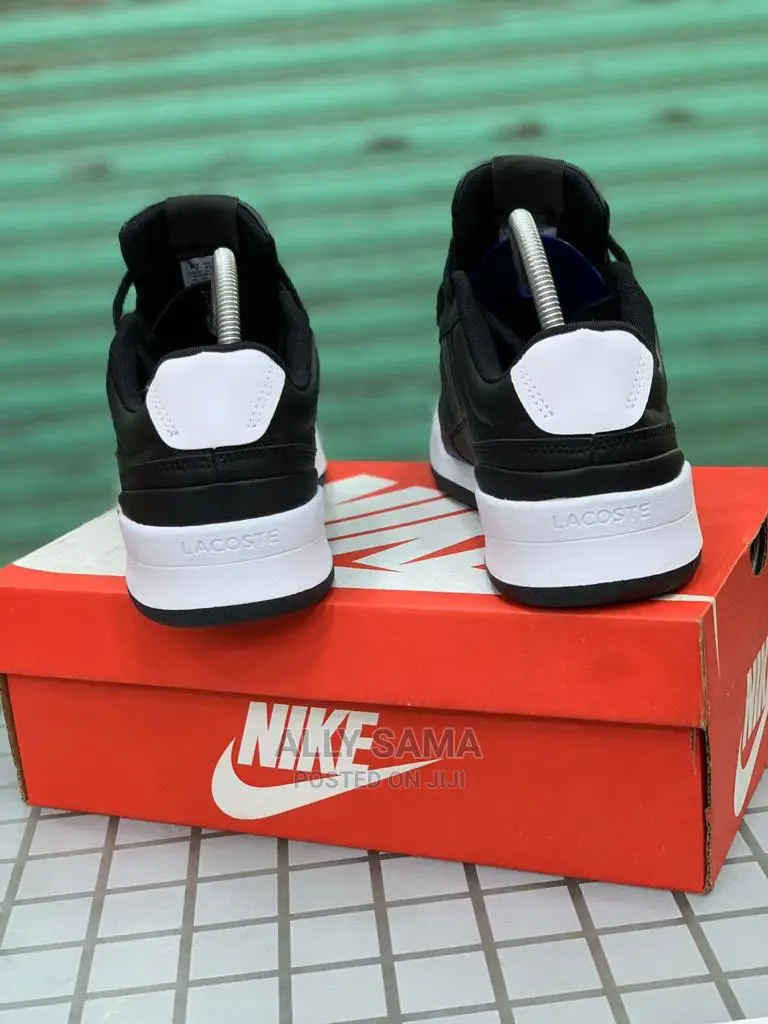 Lacoste Sneakers