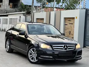 Mercedes-Benz C200 2011 Black