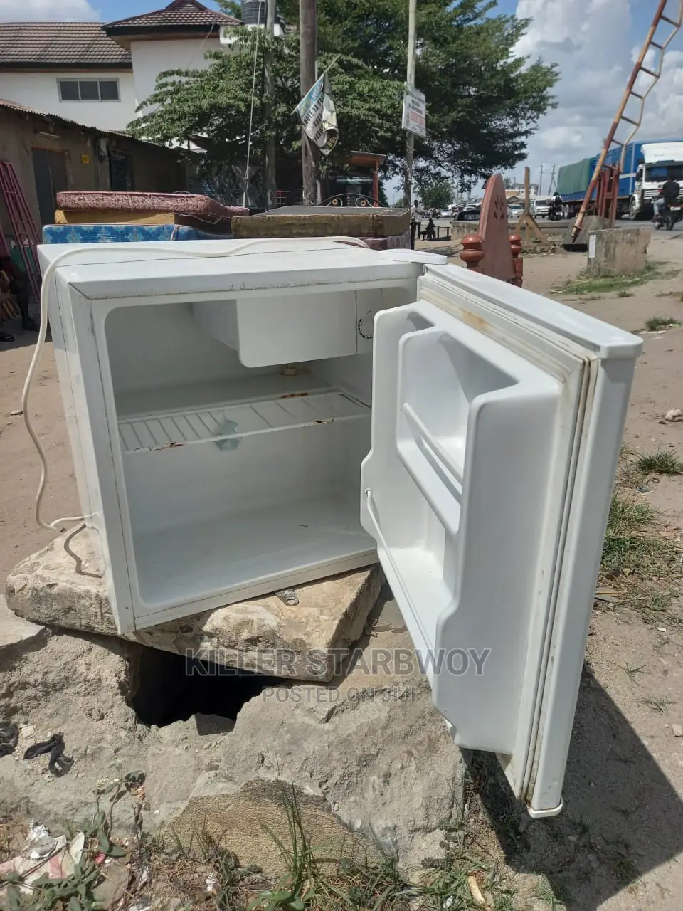 Mini Fridge Kampuni West Point