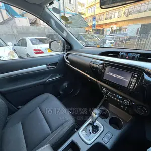 Toyota Hilux 2020 Green