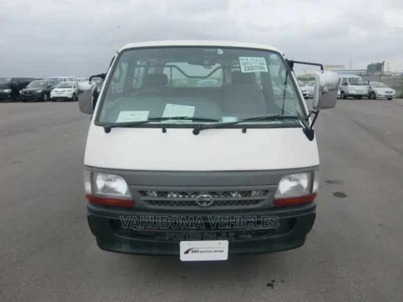 Toyota HiAce 2003 White