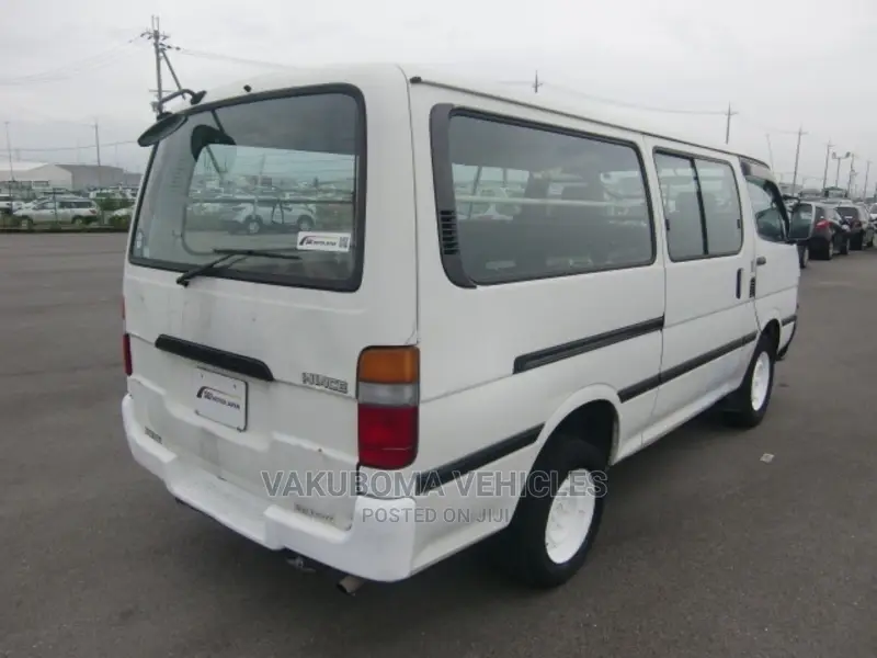 Toyota HiAce 2003 White