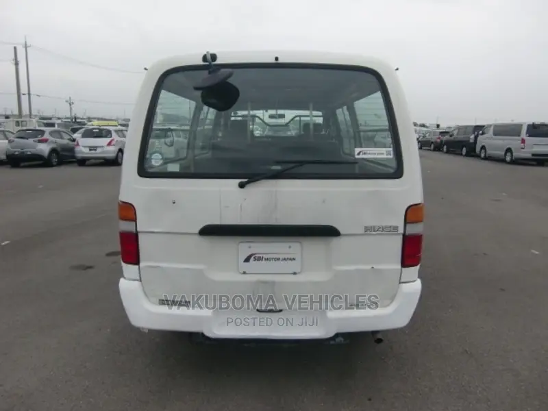 Toyota HiAce 2003 White