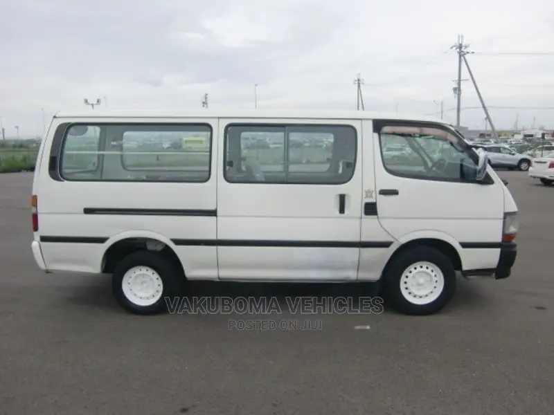Toyota HiAce 2003 White