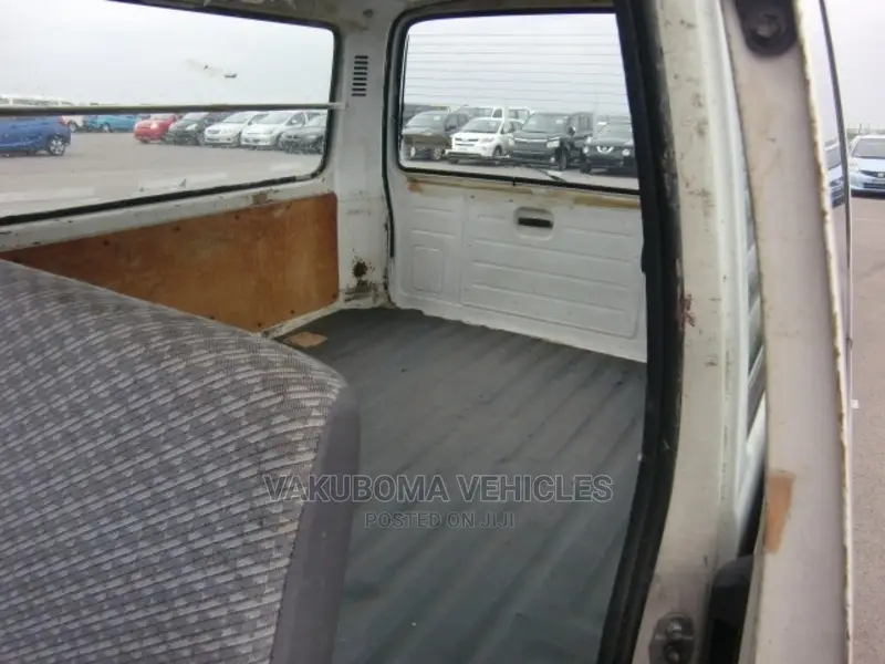 Toyota HiAce 2003 White