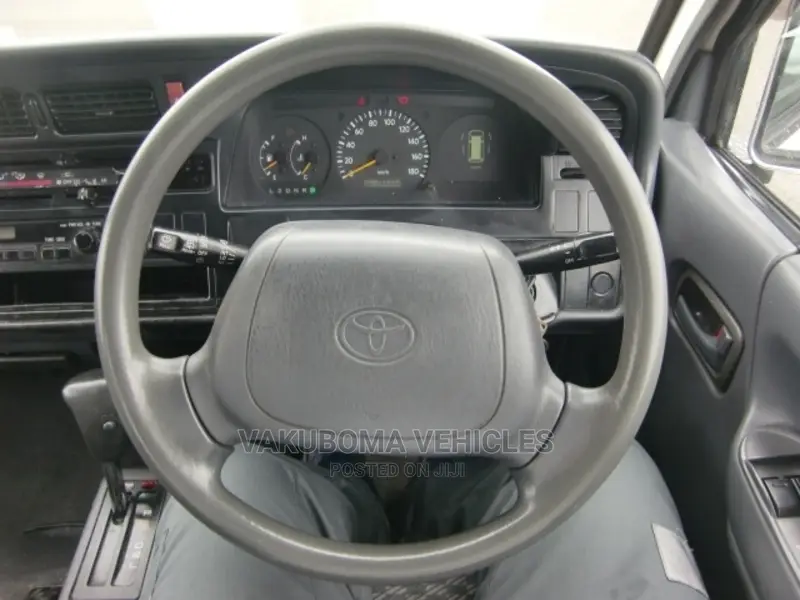 Toyota HiAce 2003 White