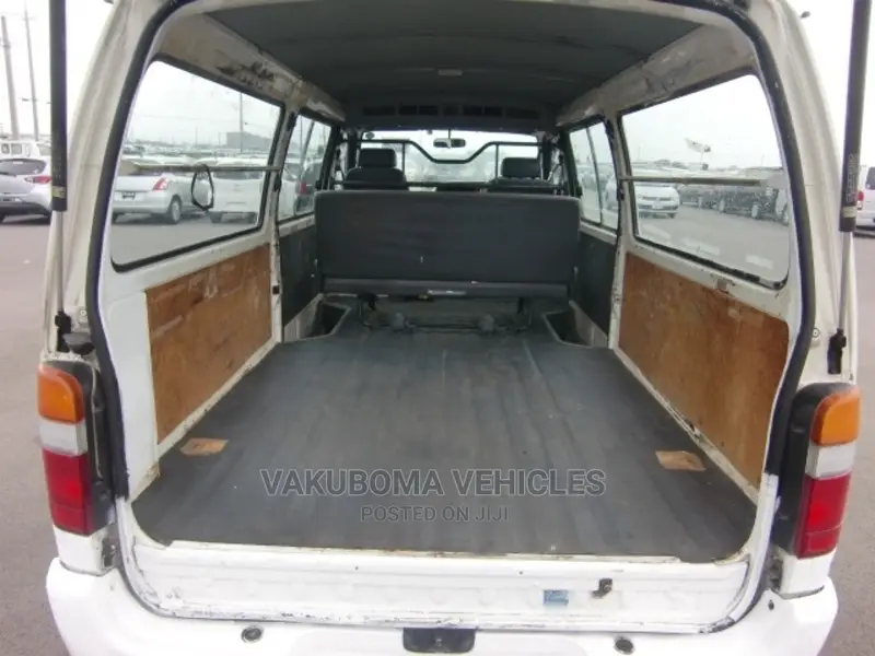 Toyota HiAce 2003 White