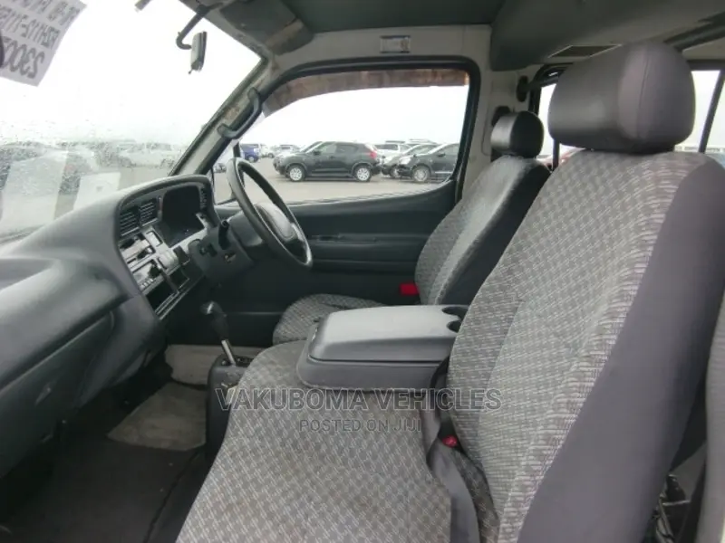 Toyota HiAce 2003 White