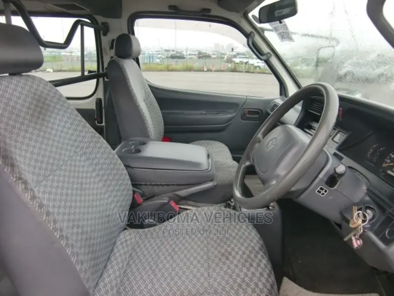 Toyota HiAce 2003 White