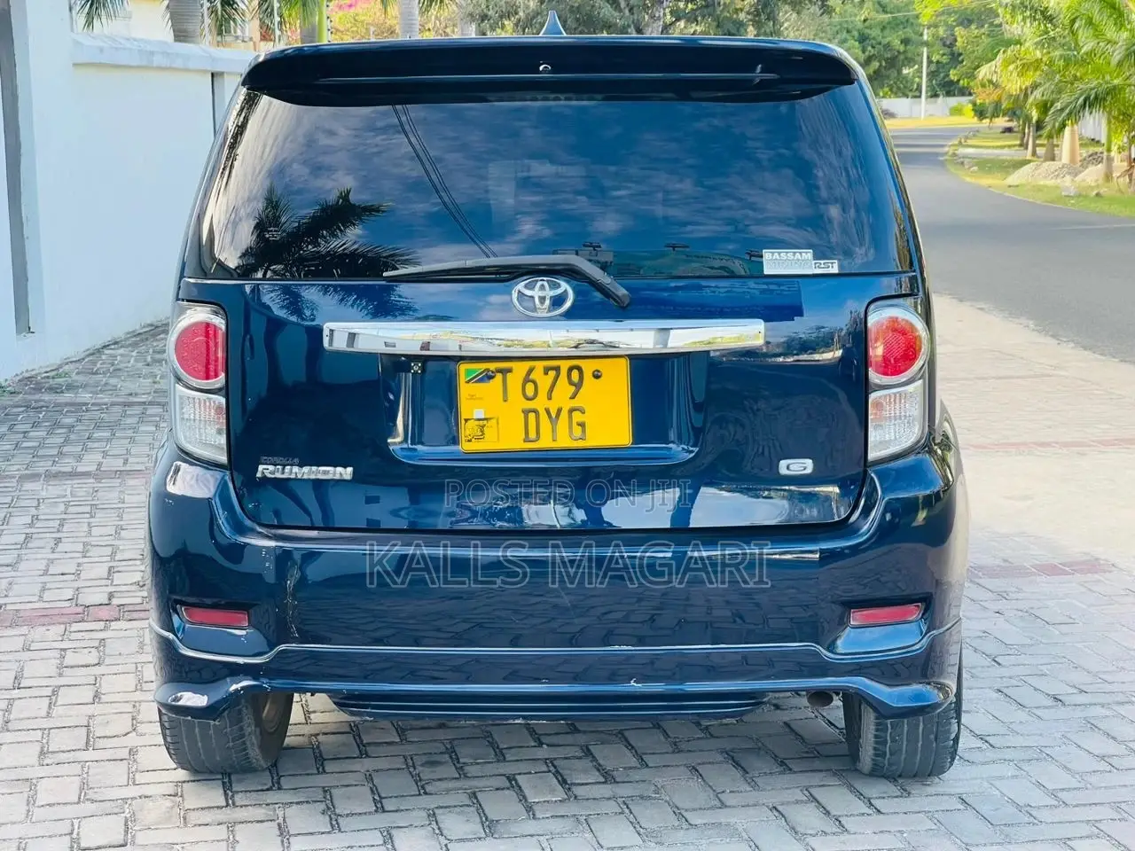 Toyota Corolla Rumion 2010 Blue