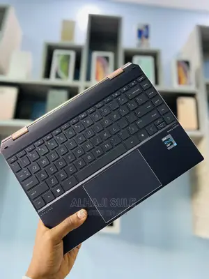 New Laptop HP Spectra 13 16GB Intel Core I7 SSD 512GB