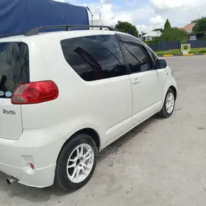 Toyota Porte 1.5 FWD 2005 White