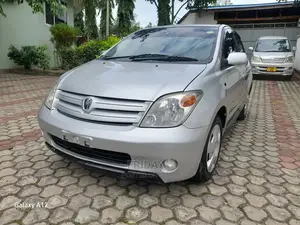 Toyota IST 2004 Silver