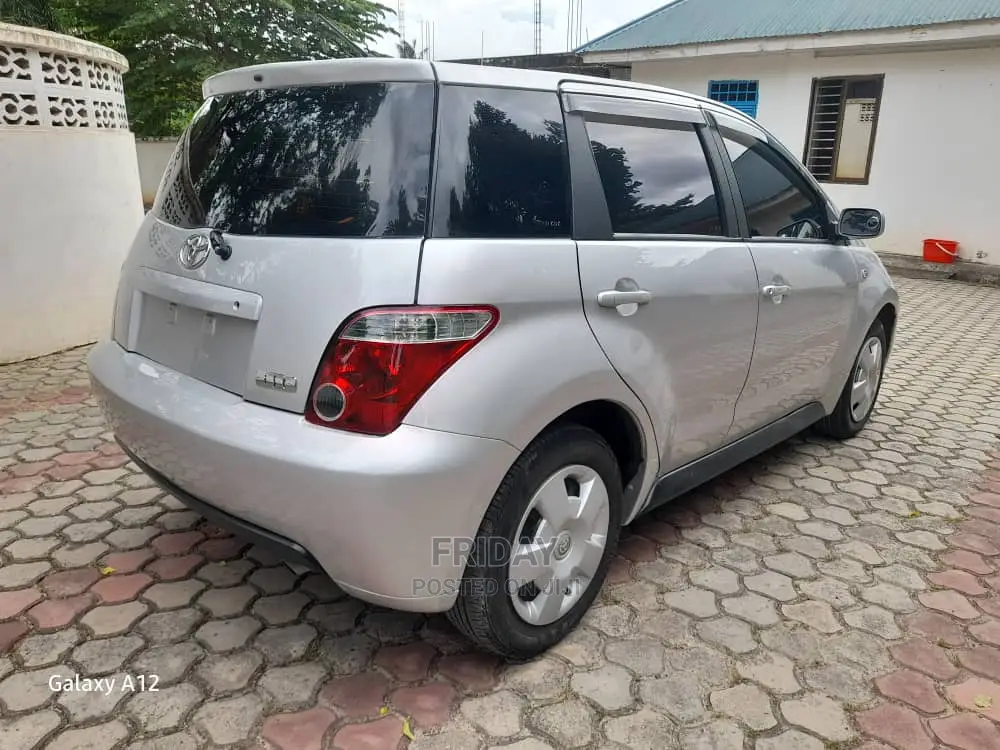 Toyota IST 2004 Silver