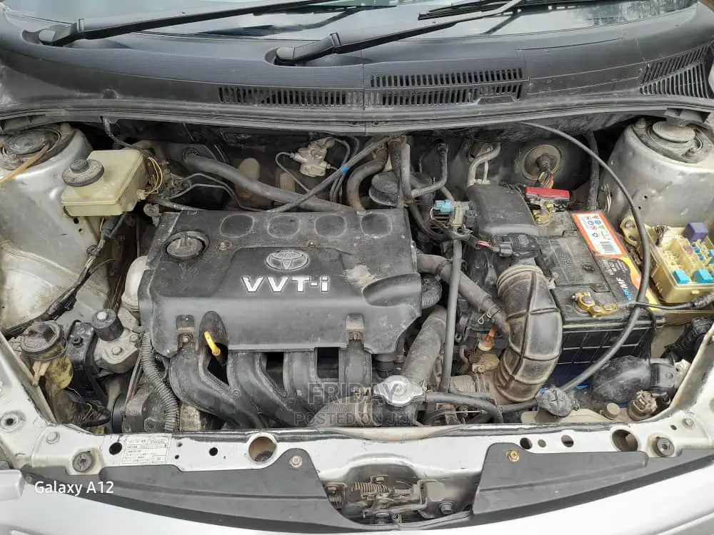 Toyota IST 2004 Silver