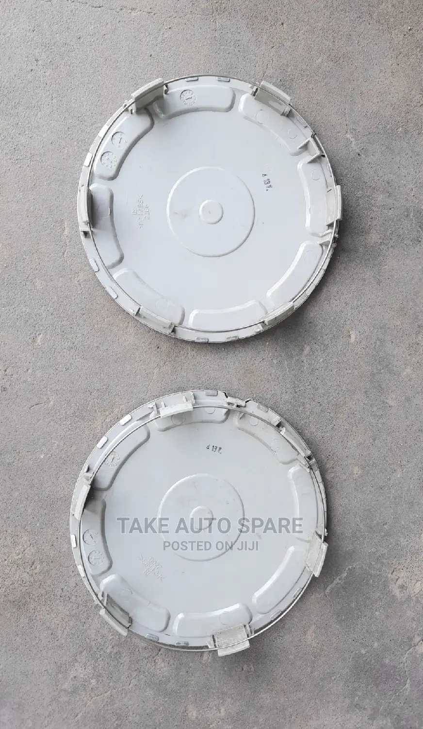 Toyota Noah Wheel Centre Caps.