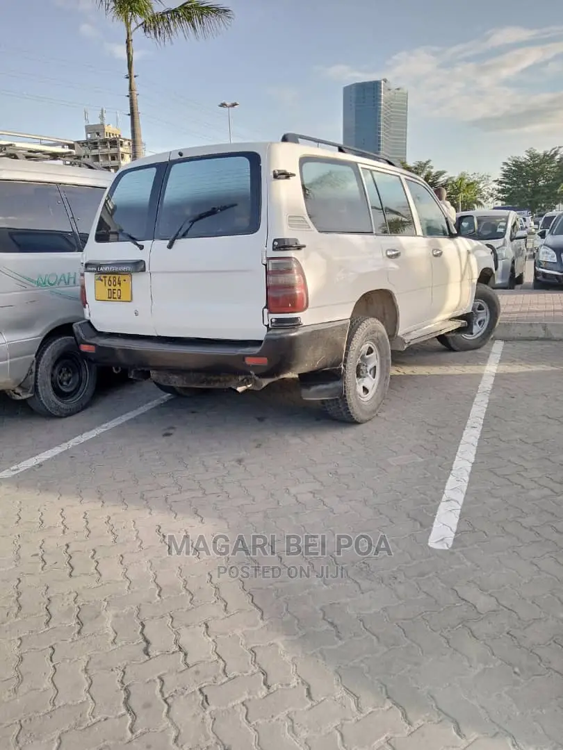 Toyota Land Cruiser 1999 White