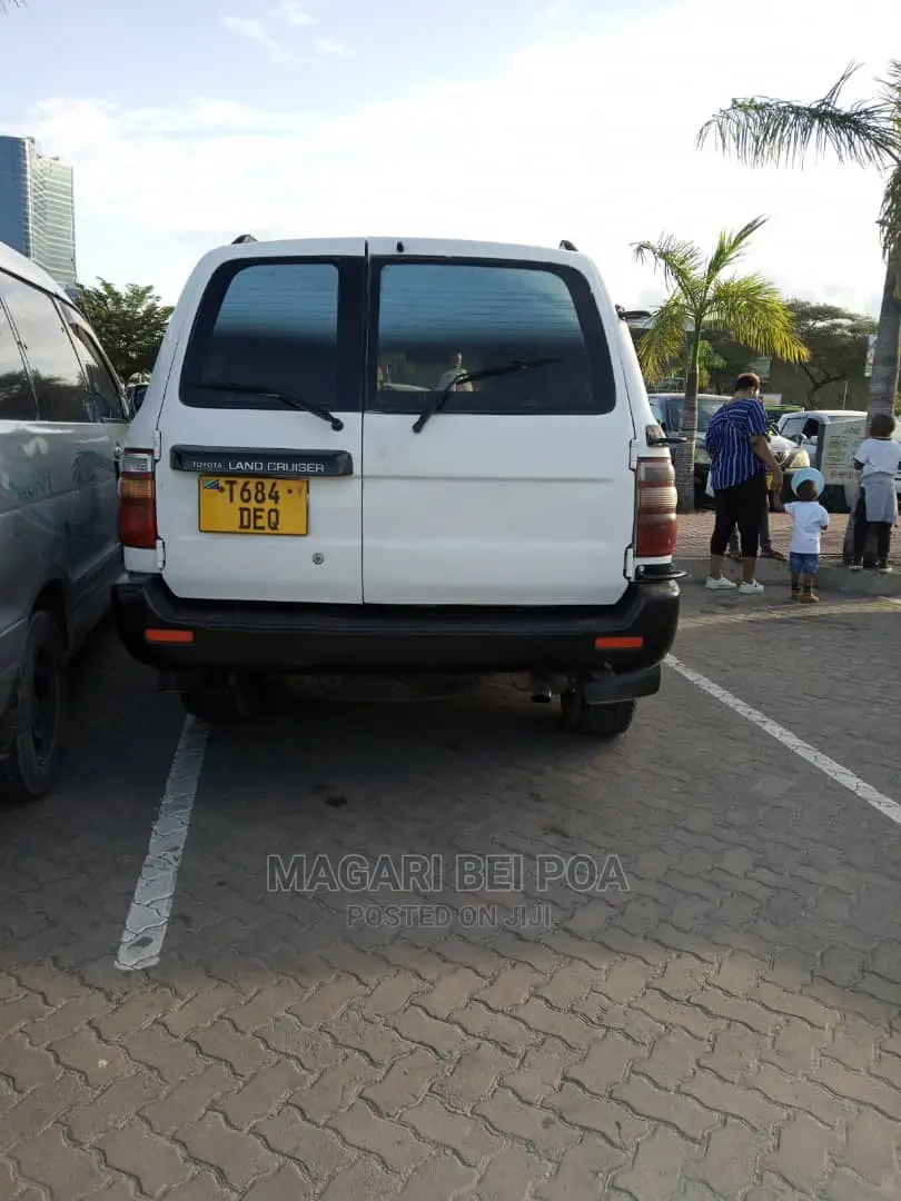 Toyota Land Cruiser 1999 White