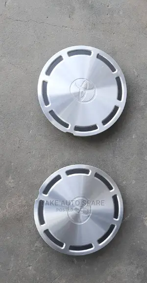Toyota Noah Wheel Centre Caps.