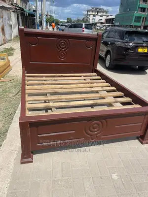 Kitanda 5×6 Kikal Mbao Ngumu