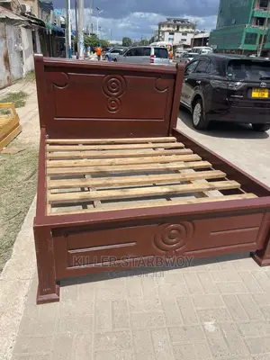 Kitanda 5×6 Kikal Mbao Ngumu