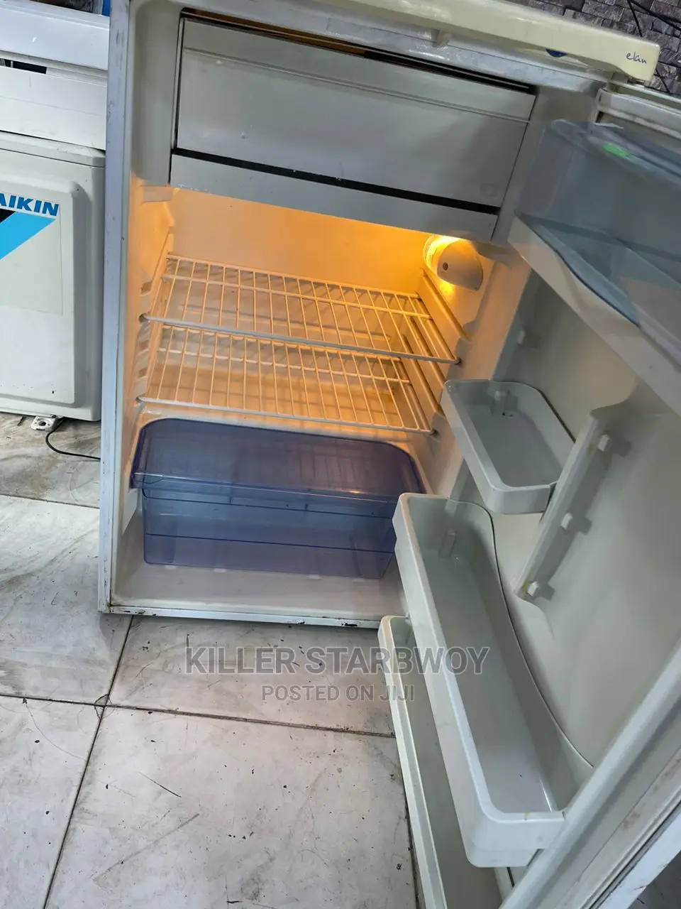 Fridge Inagandisha Na Kupooza Haijawah Kuguswa