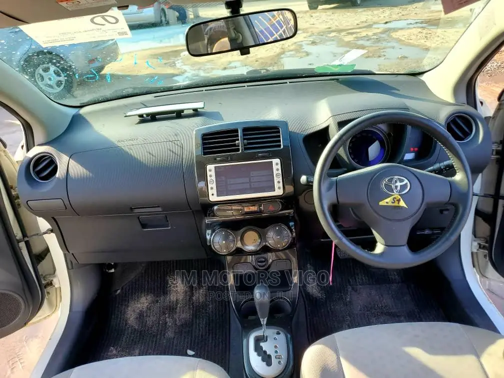 Toyota IST 2009 Pearl