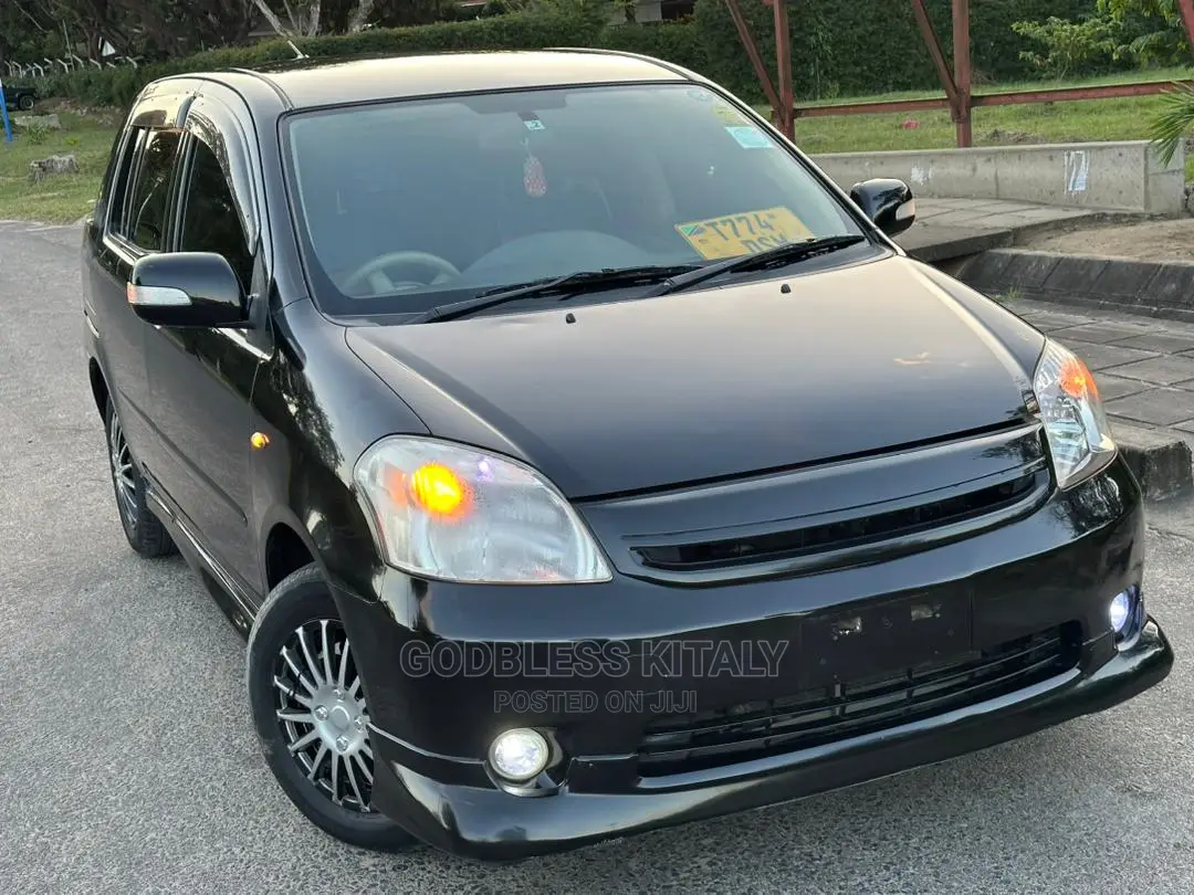 Toyota Raum 2009 Black
