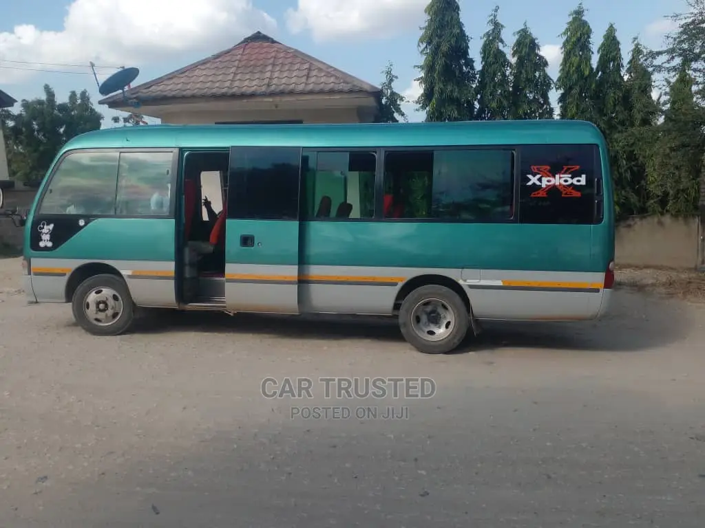 Toyota Coaster 2000 Beige