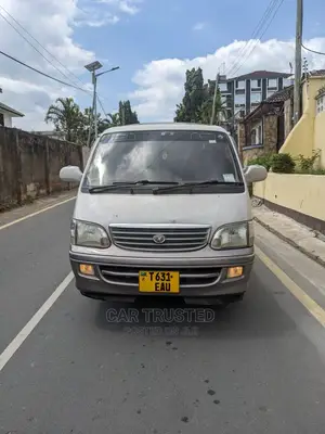 Toyota HiAce 2000 Silver