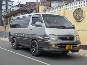 Toyota HiAce 2000 Silver