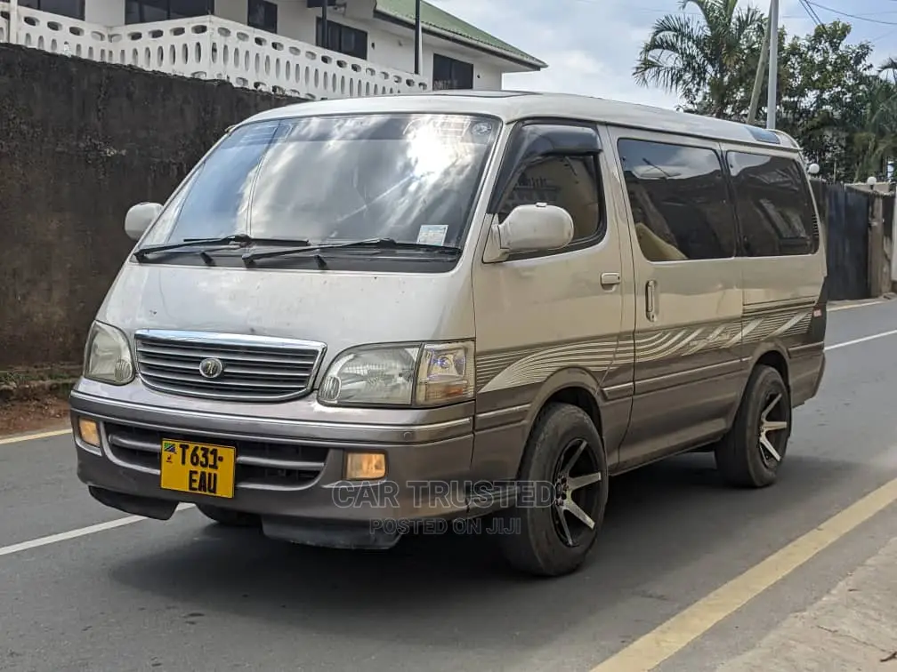 Toyota HiAce 2000 Silver